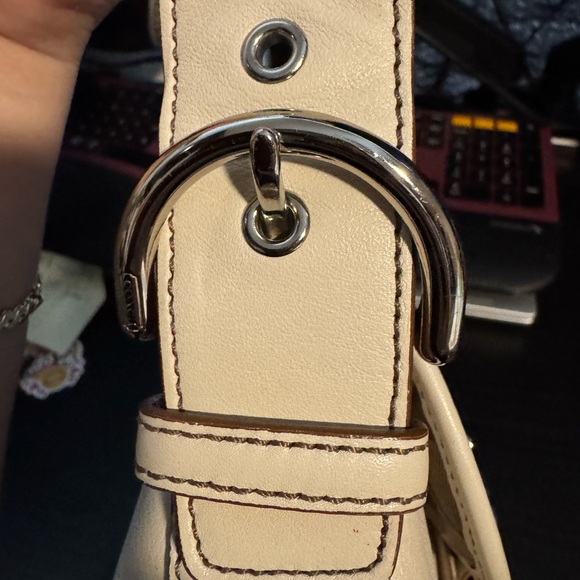 Y2K Coach vintage Cream Leather w/brown stitching Soho - signature inside - Picture 6 of 10